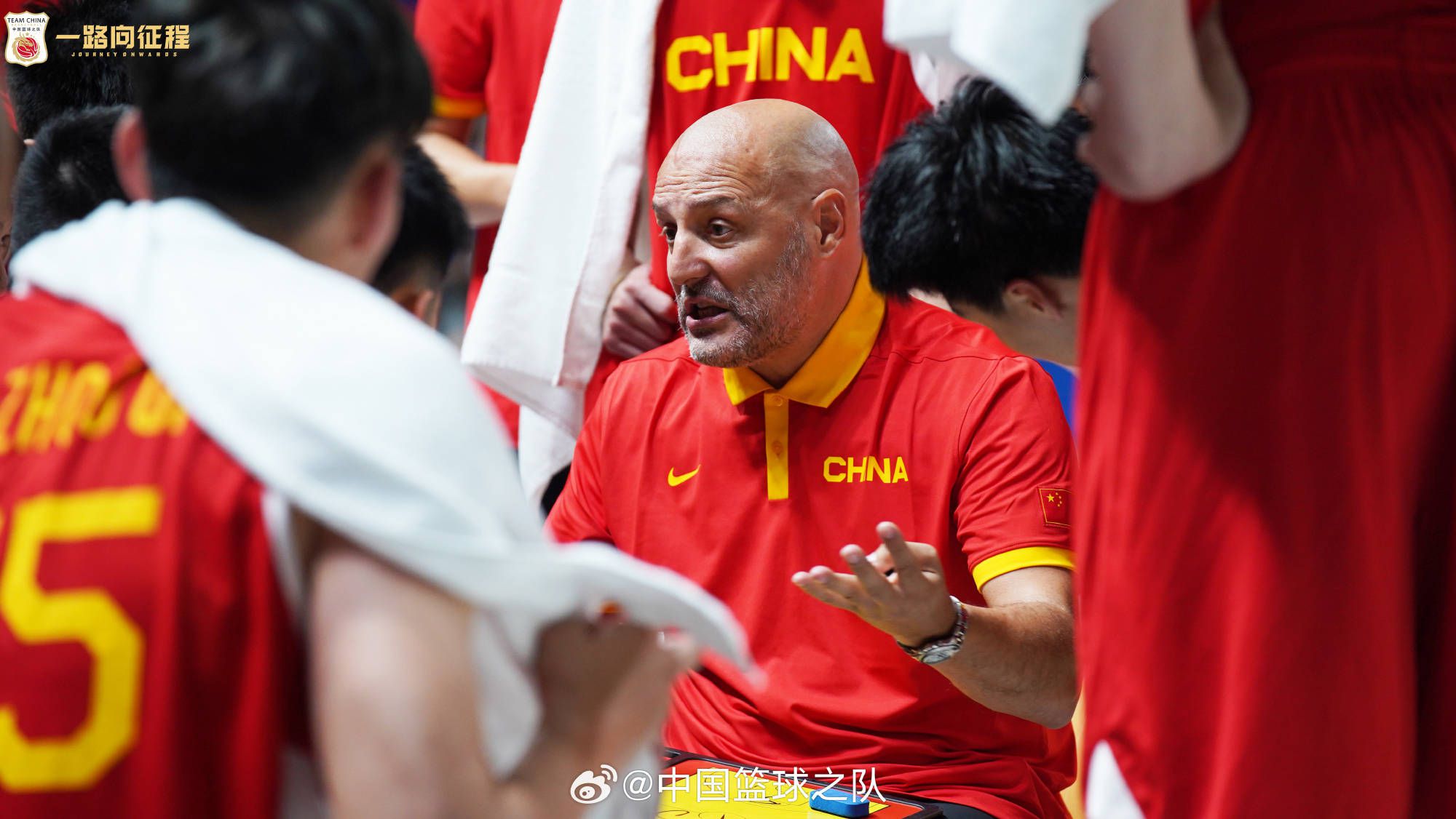 影半晌画了一个斑斓仁慈、知乐律、晓歌舞、爱好荣华富贵，不问朝政年夜事，三千溺爱集一身而又致使展转蛾眉马前死，君王有泪救不得的宫庭贵妇形象。